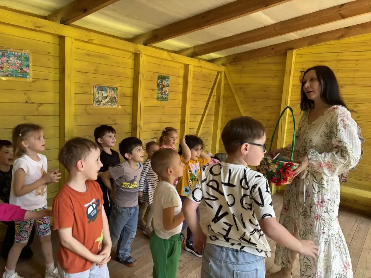 Группы «Цветные ладошки» 👐🏼
«Солнышко» ☀️
«Безопасное солнце» ☀️
К детям в гости заглянули Лето и 