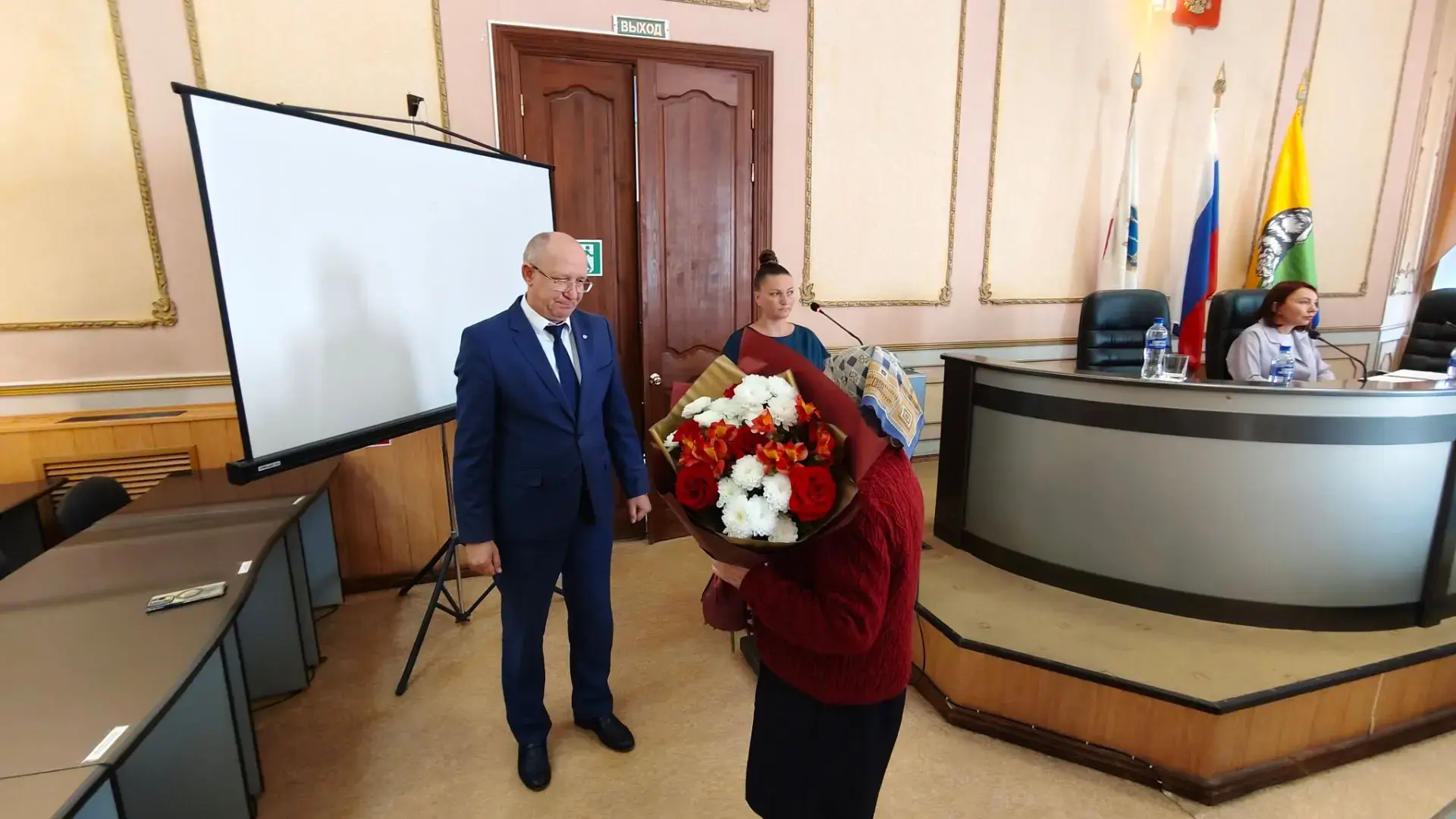 Сегодня на постоянно действующем совещании состоялось торжественное вручение наград за достойное вып