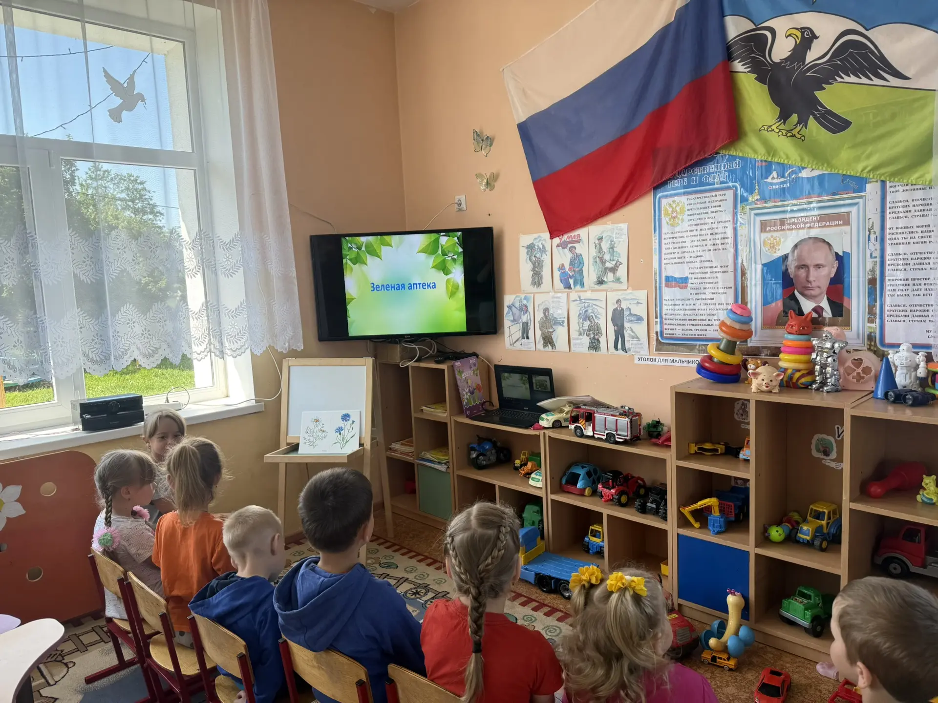 На этой неделе наши ребята отправились в путешествие в «Зелёную аптеку» ☀️🌿
Мы изучали удивительные