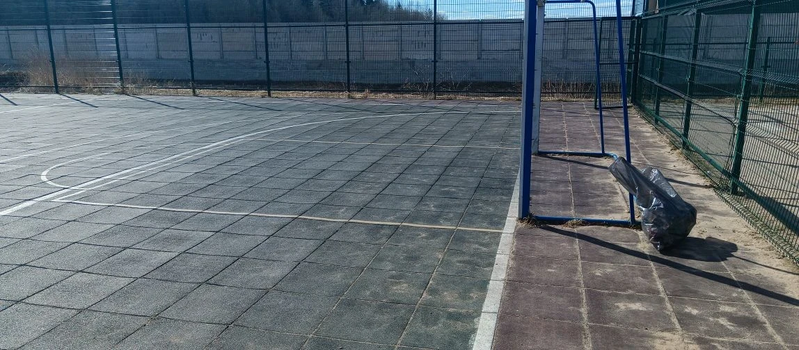 Выполнена уборка канав, тротуаров, детской/спортивной площадки.