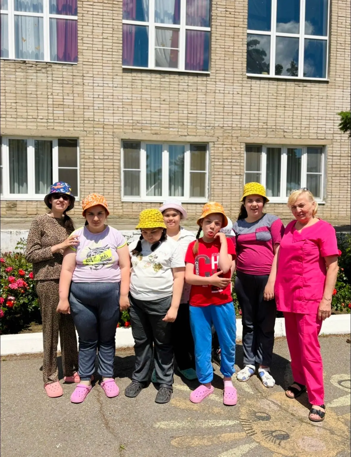Вот и наступило лето…☀️ Солнце светит ярко, воздух пахнет цветами и свежей травой! 🌿 Пора гулять, и