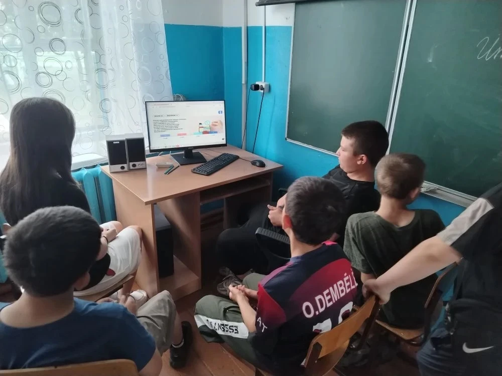 🇷🇺 В преддверии Дня России ребята из Александровской школы приняли участие в интерактивной виктори