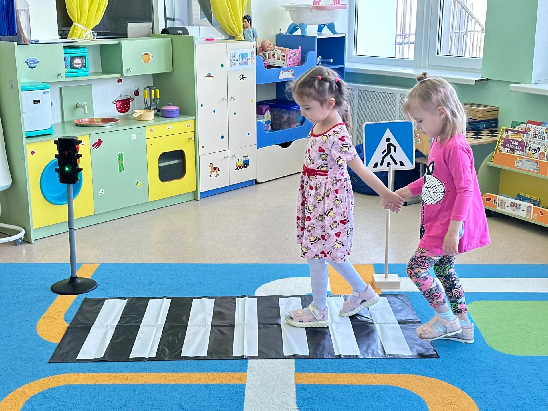 🚦 Пешеход. Правила перехода проезжей части 🚦

🚙 Воспитанники старшей группы №8 и по совместительс