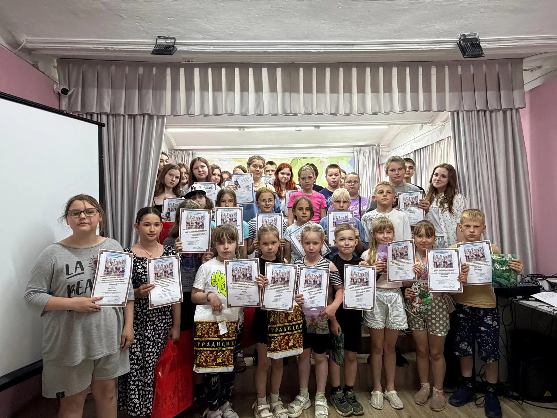 ✨ Торжественная церемония 
награждения конкурса «Мир солнеч-
ного детства моего» ✨

Сегодня в зале н