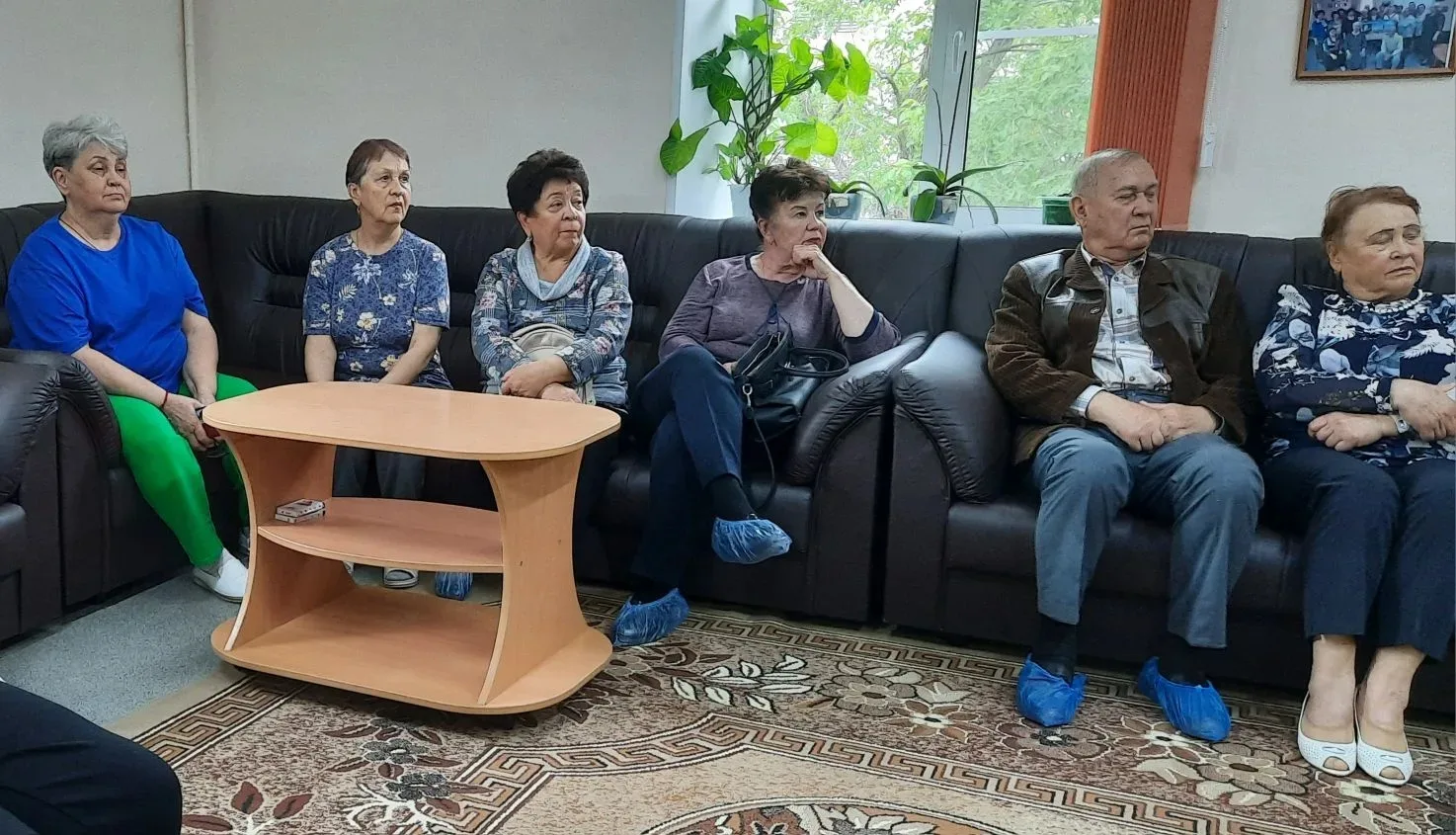В отделении дневного пребывания для получателей социальных услуг состоялась встреча с руководителем 