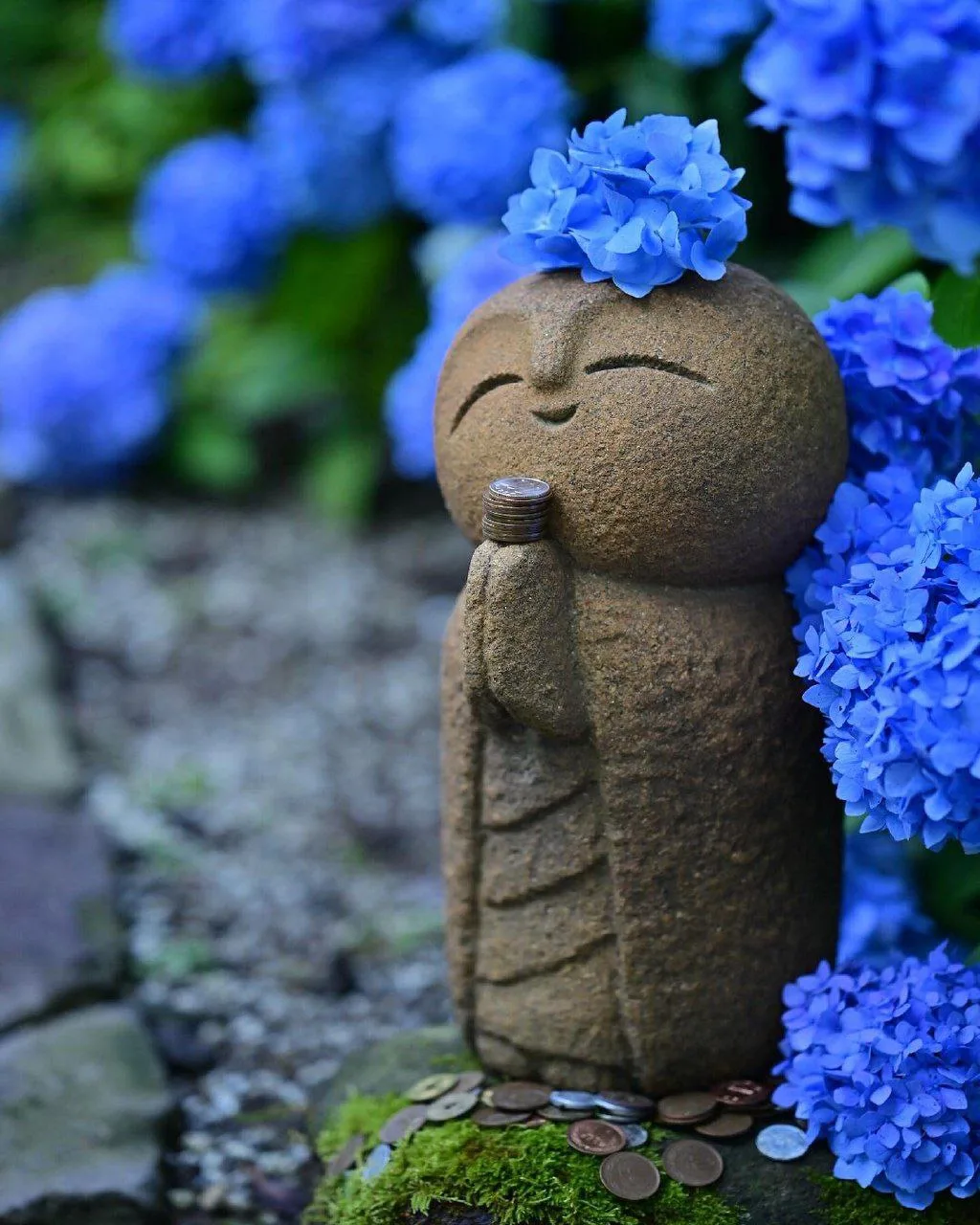 🇯🇵А это  Япония.✨🌸🩵
⠀
✨На фото Дзидзо 
     храма Унходзи.🏯
⠀
✨Храм Унходзи - это замечательное