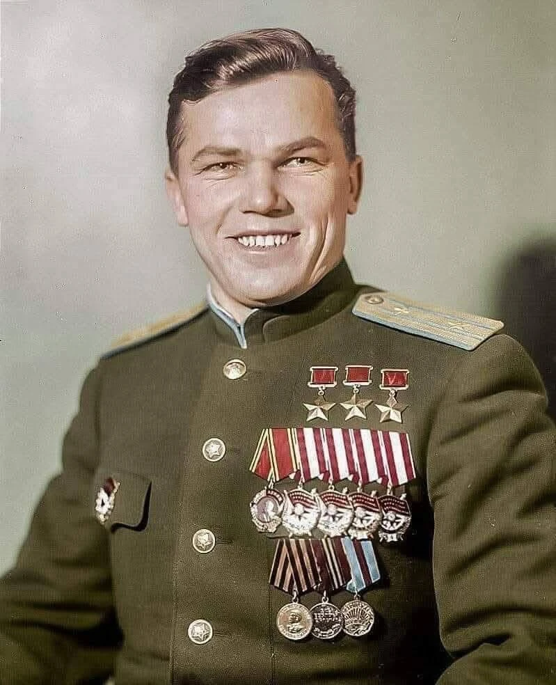 8 июня родился в Черниговской губернии, с. Ображиевка Иван Никитович Кожедуб (1920 - 1991)
Советский