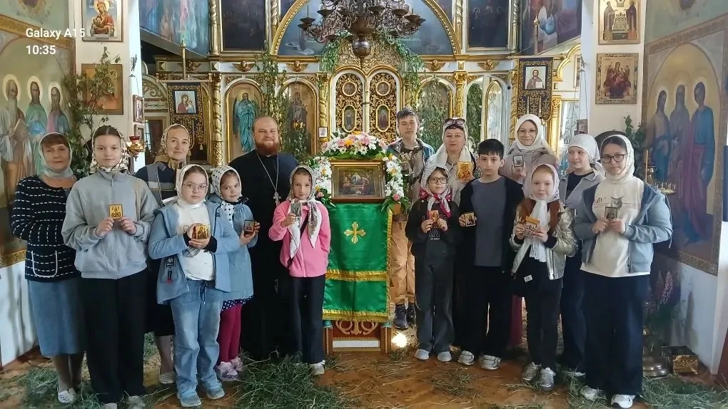 Как мы съездили в Александровку 🕊

Заехали в гости к батюшке Сергию Майборода, в храм Покрова Пресв