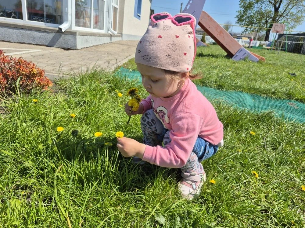 Обычная прогулка? Нет, целое приключение! 🌼
Сегодня наши малыши раннего возраста успели столько, ск
