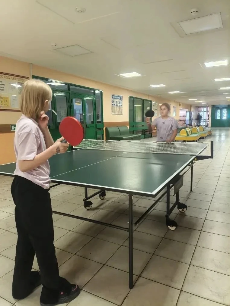 🏓 Настольный теннис — спорт для ума и тела!

Наши ребята в смене «Каникулы с пользой» на месте не с
