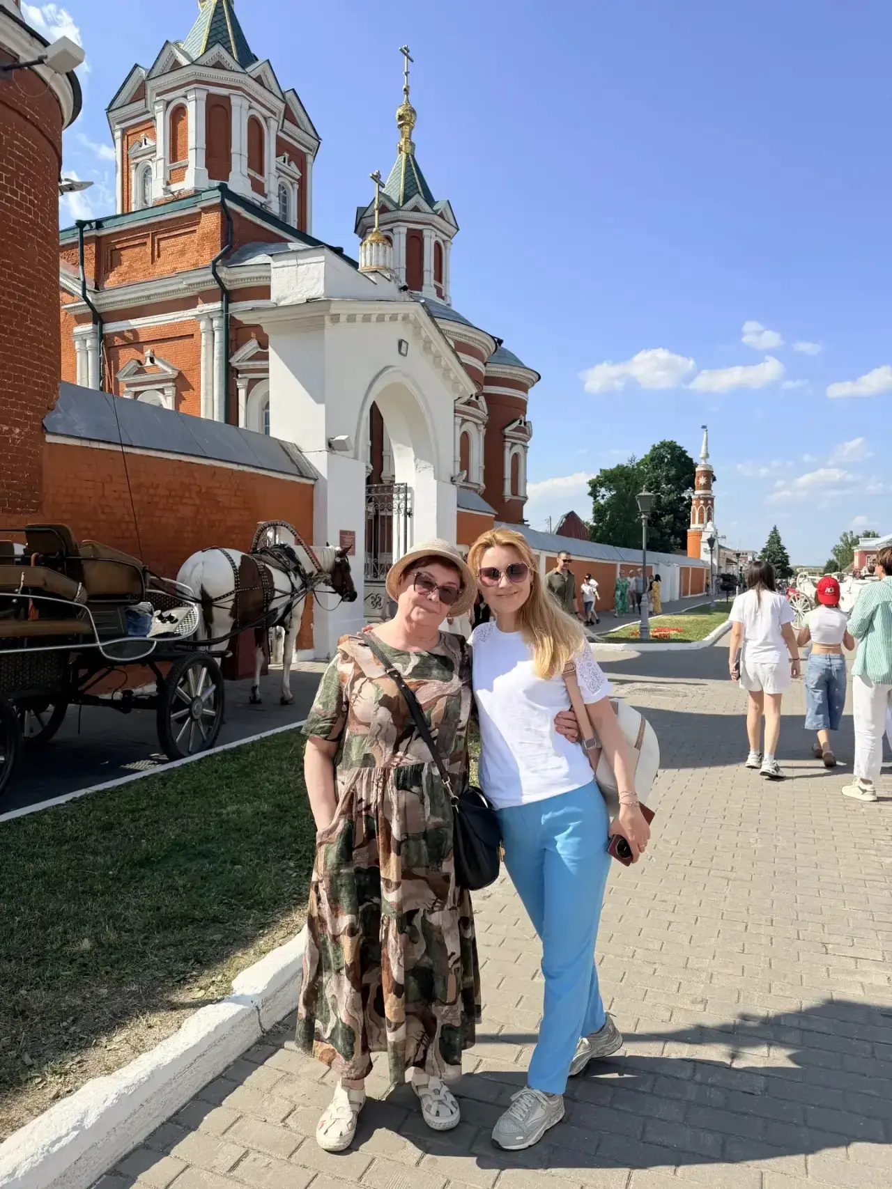 Всего 110 километров от Москвы — и ты в одном из старшейших городов России.

Здесь нет многоэтажек и