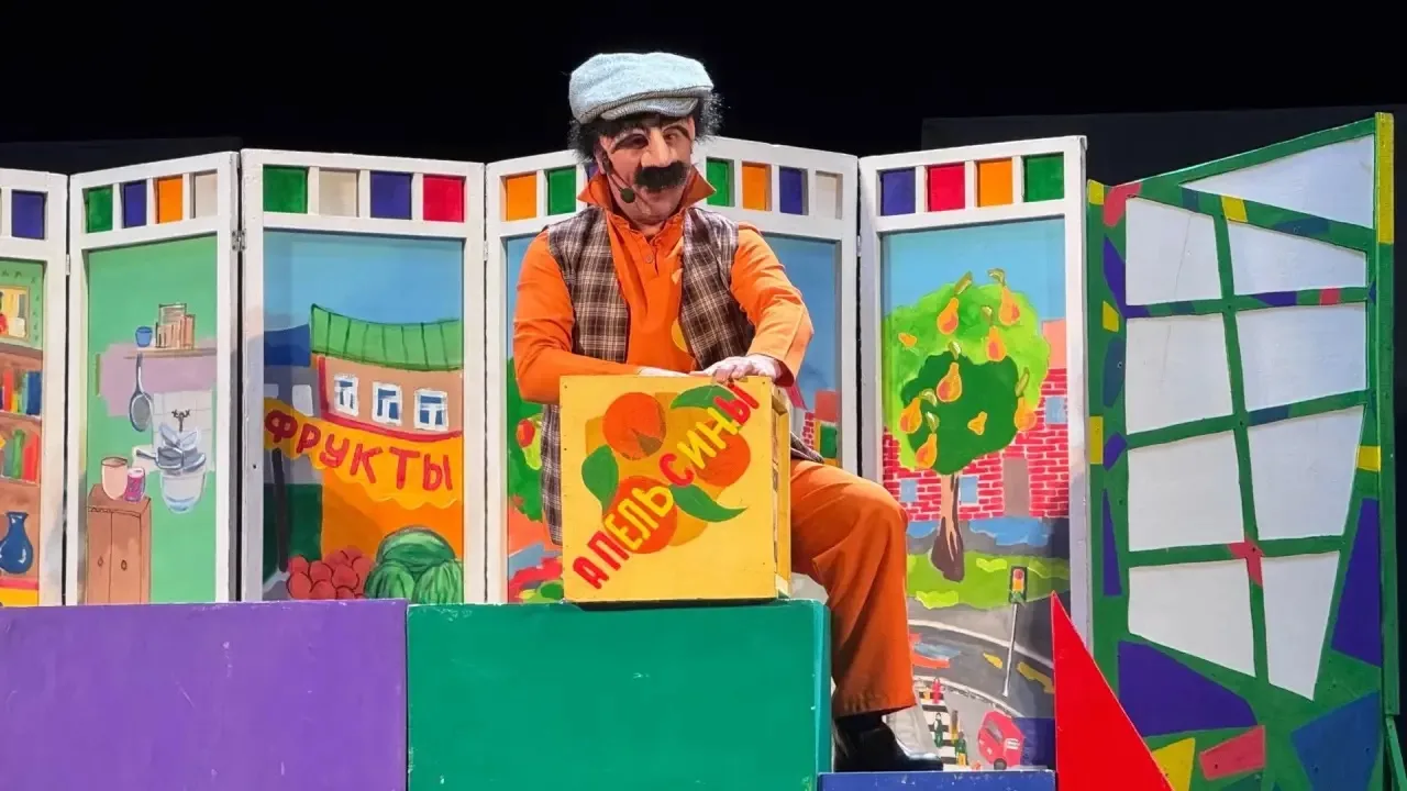 Сегодня наш школьный лагерь «Радуга» 🌈 побывал в Филармонии на спектакле «Чебурашка»! ✨

Ребята с в