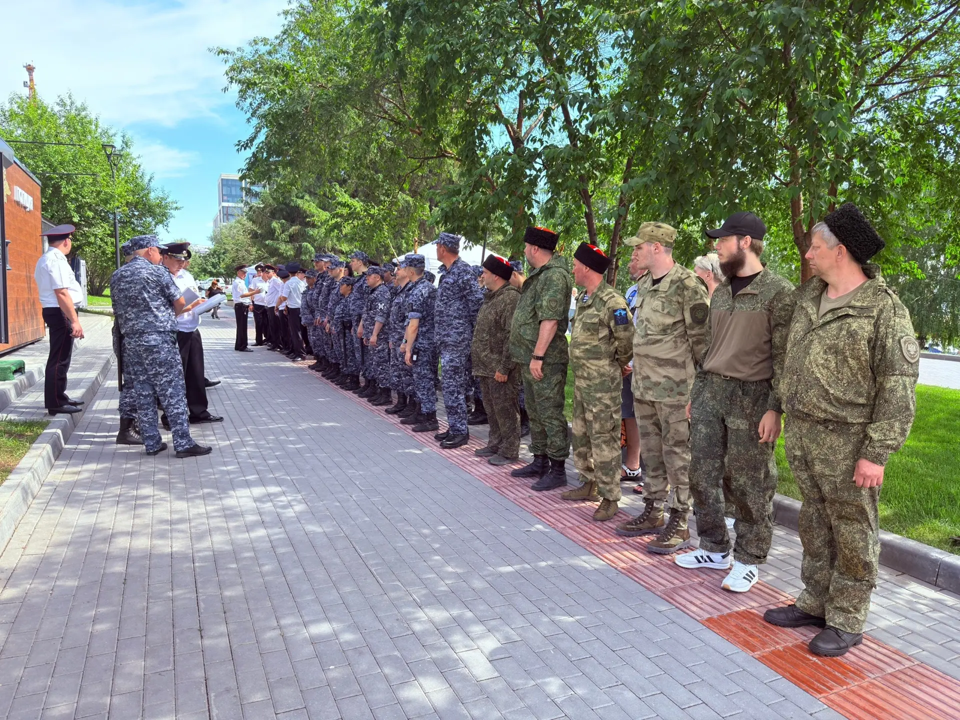 ⚔ Казаки на страже общественного порядка в День России

🇷🇺 12 июня 2026 года казаки Новосибирского