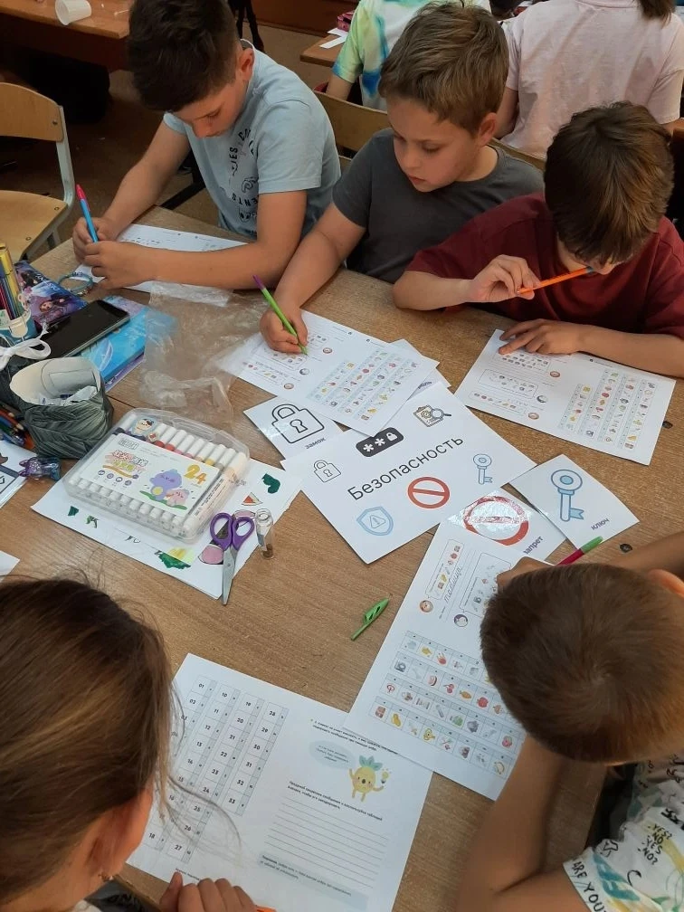 🔎 В пришкольном лагере прошёл практикум «Кибер‑детективы»! 💻

Ребята прокачали цифровые навыки: уч
