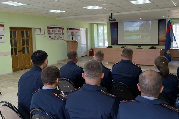 В отделе по конвоированию День России встретили песней
Накануне 12 июня в актовом зале отдела по кон