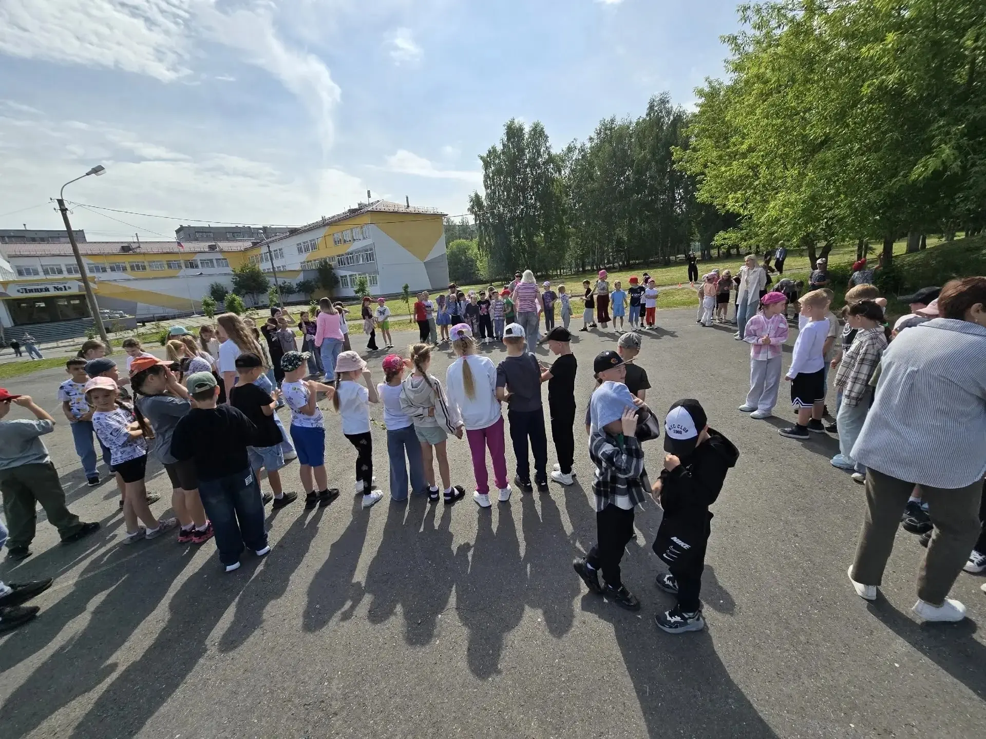 Под звонким девизом «В спорте мы едины». Вчера в лагере дневного пребывания «Смена Первых: Двигайся 