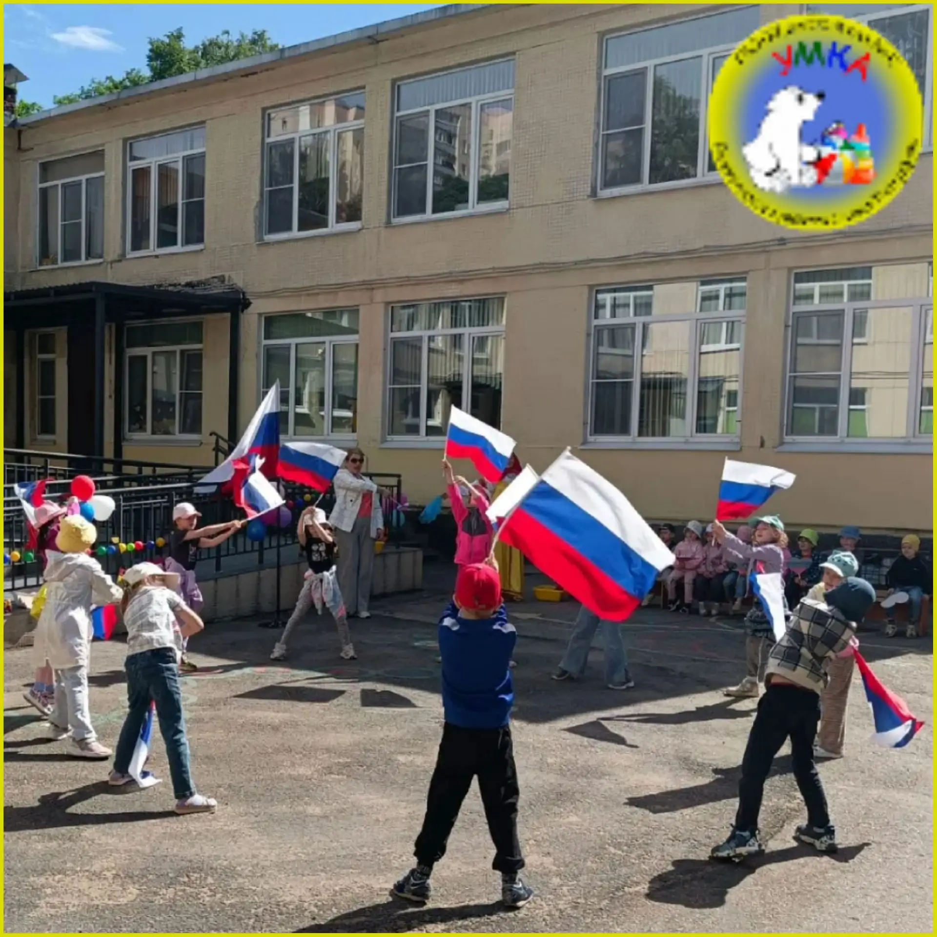 КАК МЫ ДЕНЬ РОССИИ ОТМЕЧАЛИ🇷🇺

На прошлой неделе в детском саду торжествено прошёл праздник "День 