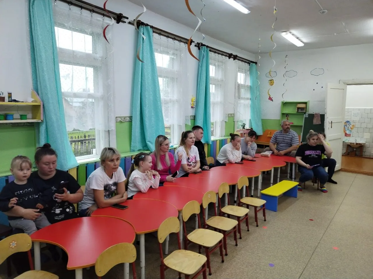 28 мая  в  средней группе "Солнышко" прошло совместное с родителями мероприятие  "Семейный калейдоск