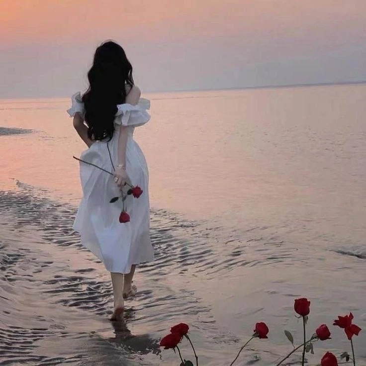 Цитата из книги 

В глубине моря вечная тишина. Ураганы бушуют на поверхности, там и проходят. Люди 