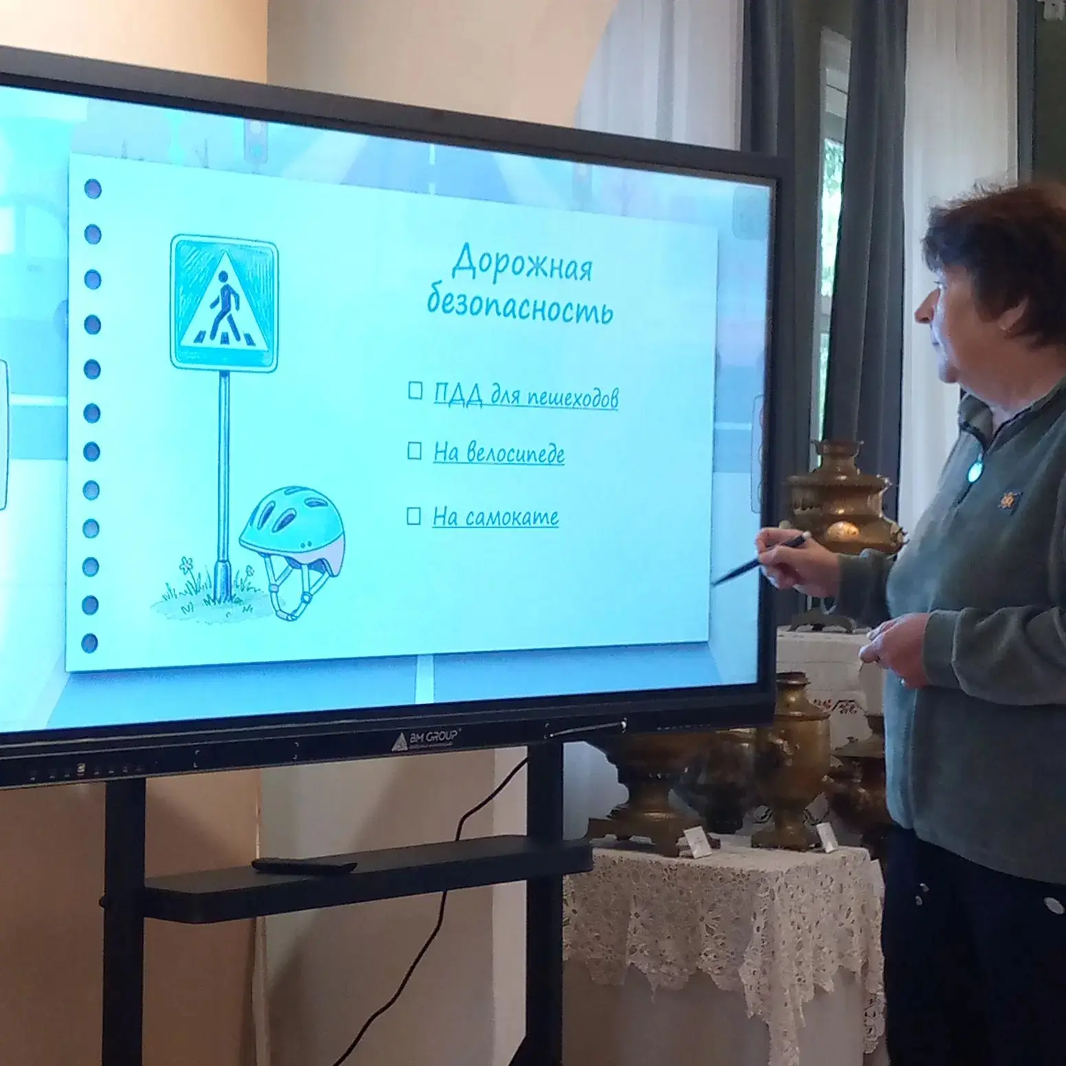 Безопасность детей включает 4 ключевых направления: защиту дома,поведение на улице, на воде и в лесу