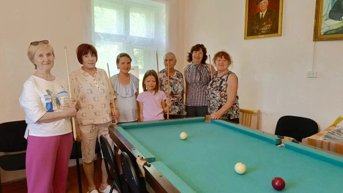 Садовые дела и заботы о теплицах отходят на второй план, когда наступает время для игры🎱 😎
В город