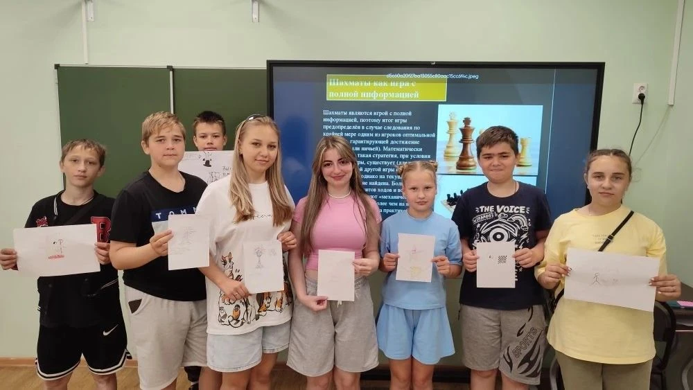 ⏳️♟️ Погружение в мир шахмат: от древних легенд 📜 до собственных изобретений! 🎨✨В школьном лагере 