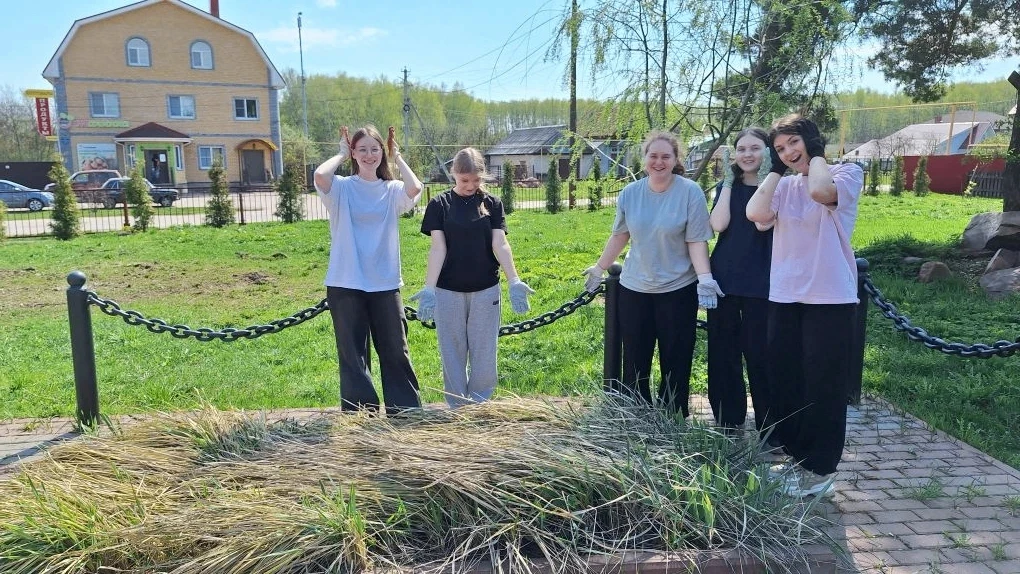 Сегодня 06.05.2026 г. девочки 10 класса Строчковской школы под руководством учителя Терешкиной Юлии 