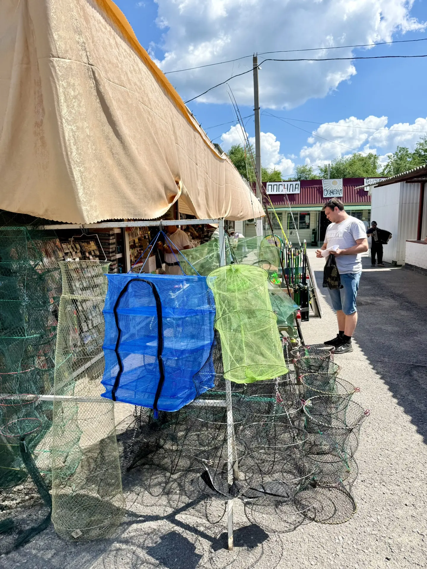🎣 Лето — значит пора на речку!

А всё что нужно для рыбалки уже есть на рынке 😊

🎣 Удочки и спинн