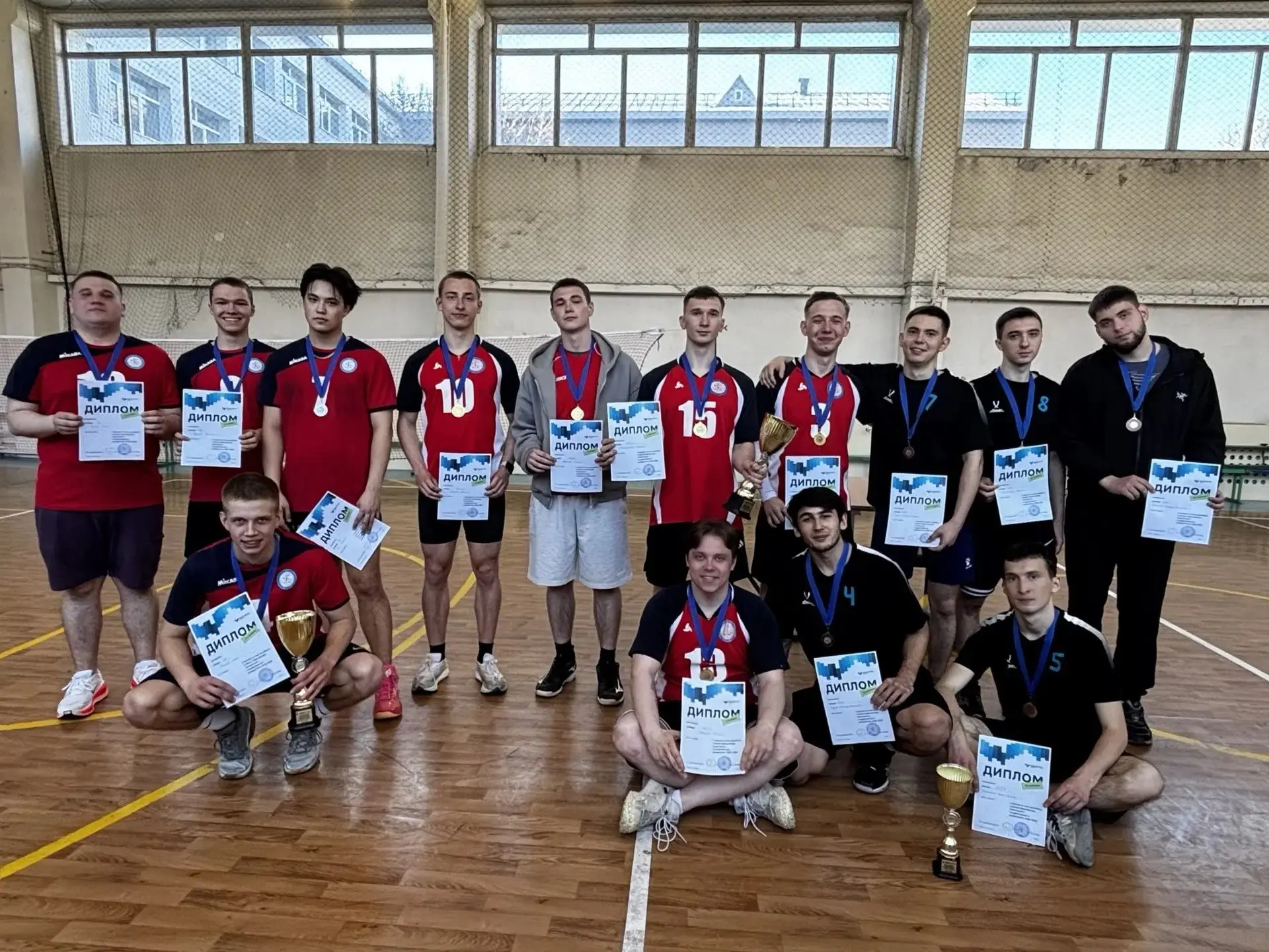 Кубок ректора 🏆
Очередной этап соревнований за кубок ректора пройден. В соревнованиях по мини-волей
