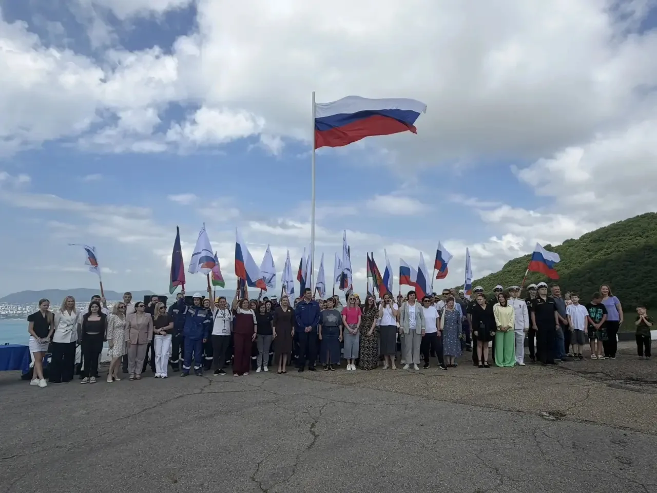 🇷🇺 На Андреевском перевале Маркотхского хребта поднят флаг России! 🇷🇺

Торжественное мероприятие