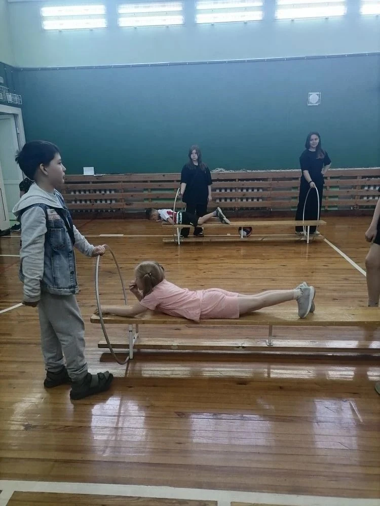 🚸 ПДД + СПОРТ = Супер-день в нашем лагере! 🏆
Сегодня у нас прошёл необычный день — объединили поле