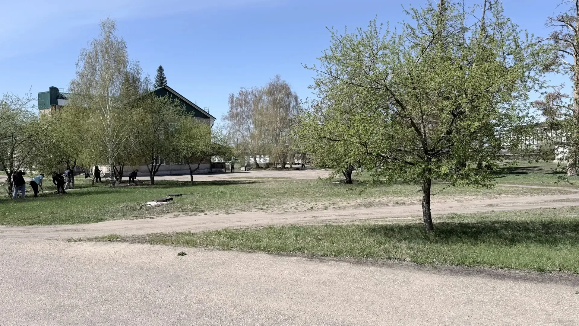 📢📢📢 Чистота — залог здоровья: коллектив Волчихинской ЦРБ вышел на весеннюю уборку
30 апреля 2026 