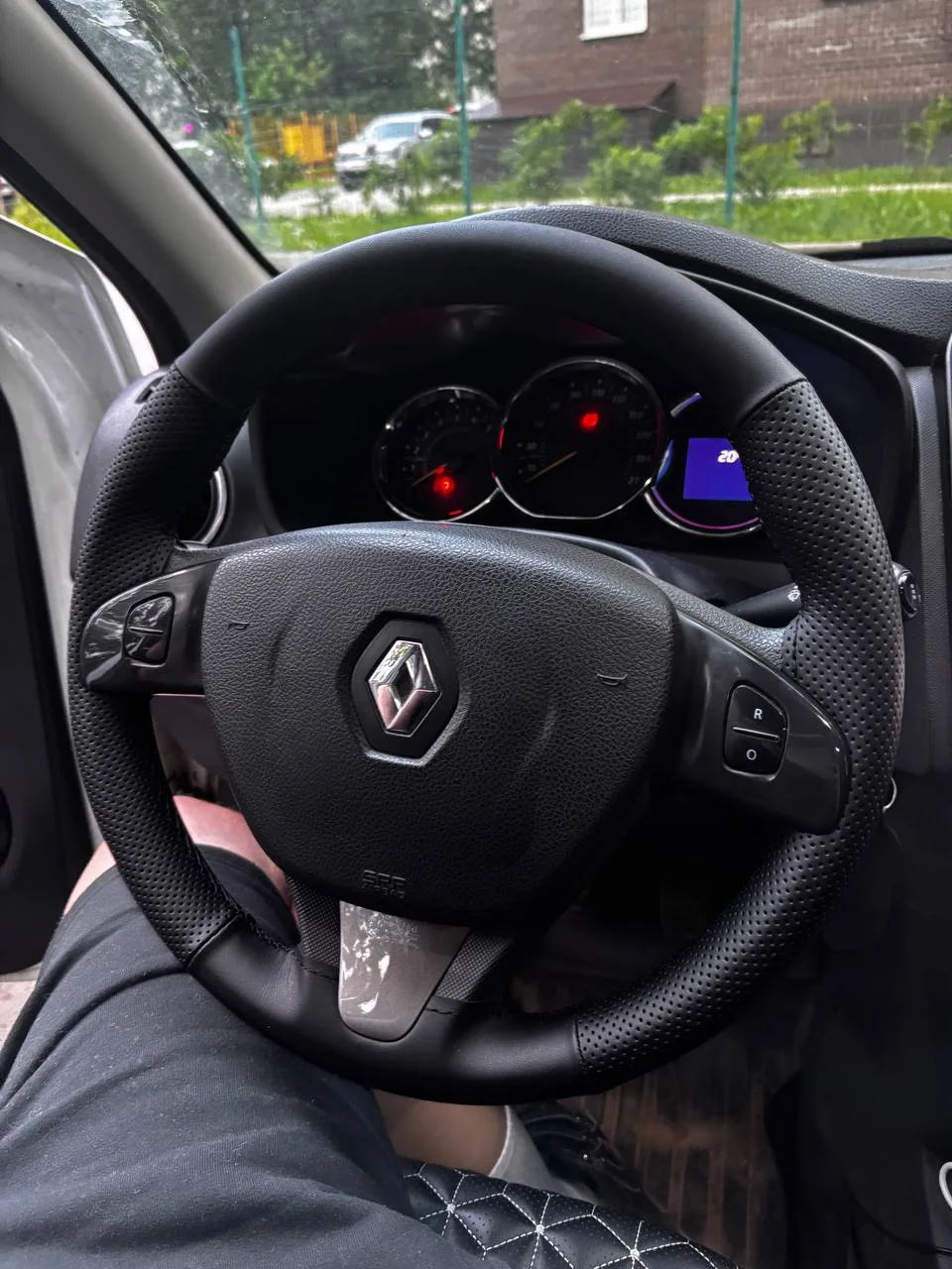 ПОСЛЕ🔥
🚘RENAULT SANDERO
✅️Материал комбинированный: перфорированная кожа+ вставка НАППА (11)
Время