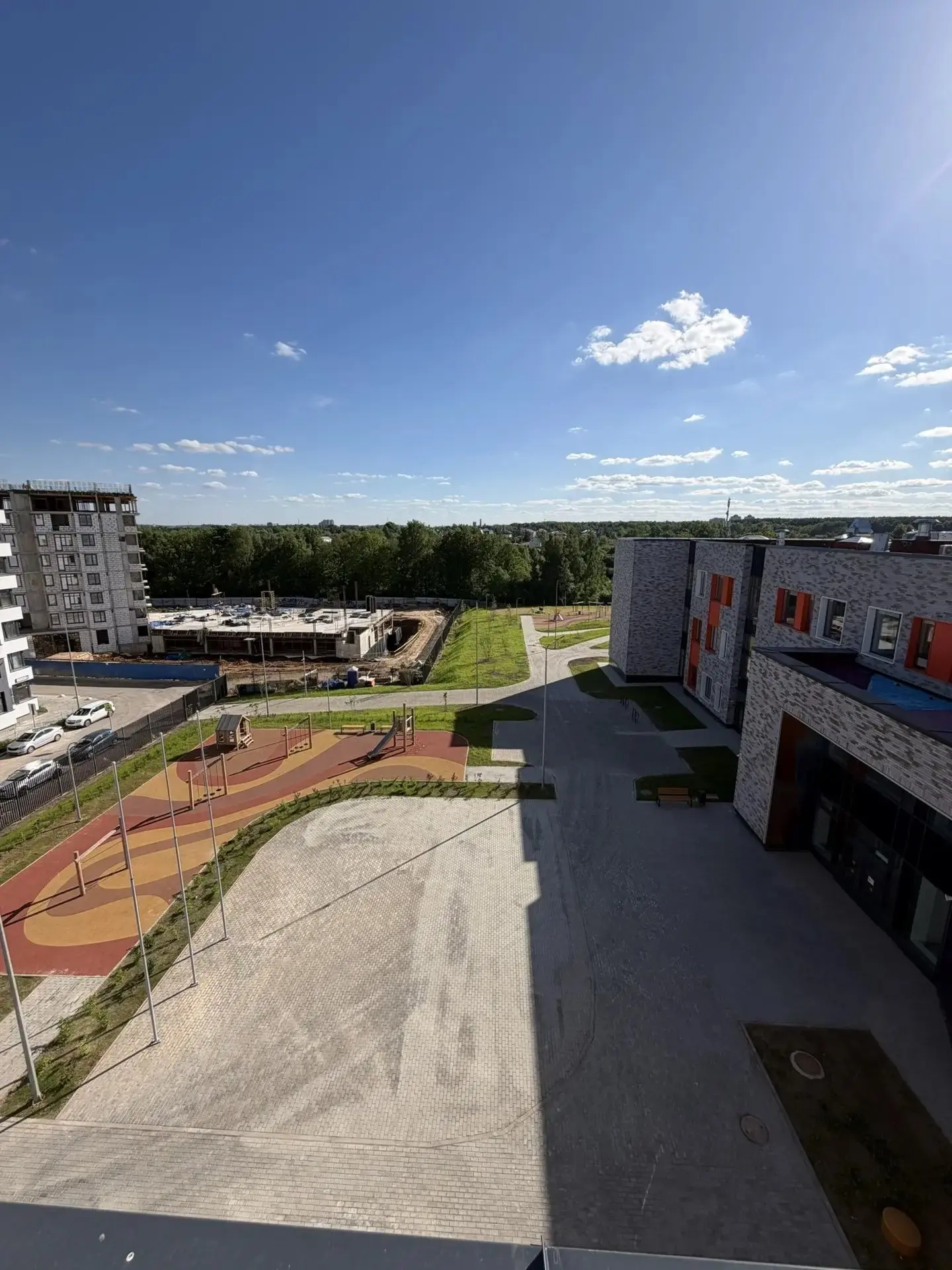 🏆🌳 В ЖК «Новая Щербинка» завершаются масштабные работы по озеленению территории школы 🌳🏆
Компани