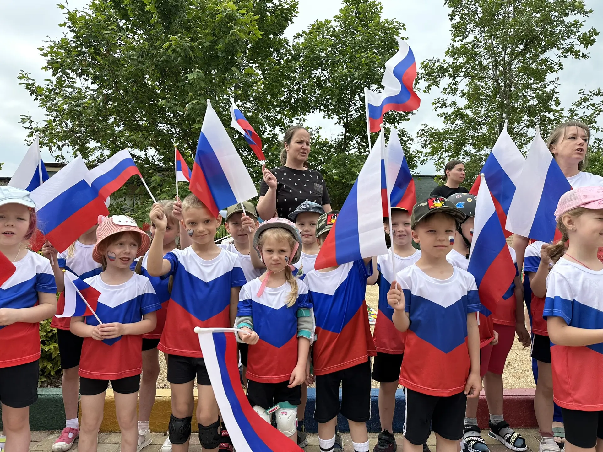 🤍💙❤️ С Днём России, дорогие друзья!  

🇷🇺В этот особенный день мы от всего сердца поздравляем ва