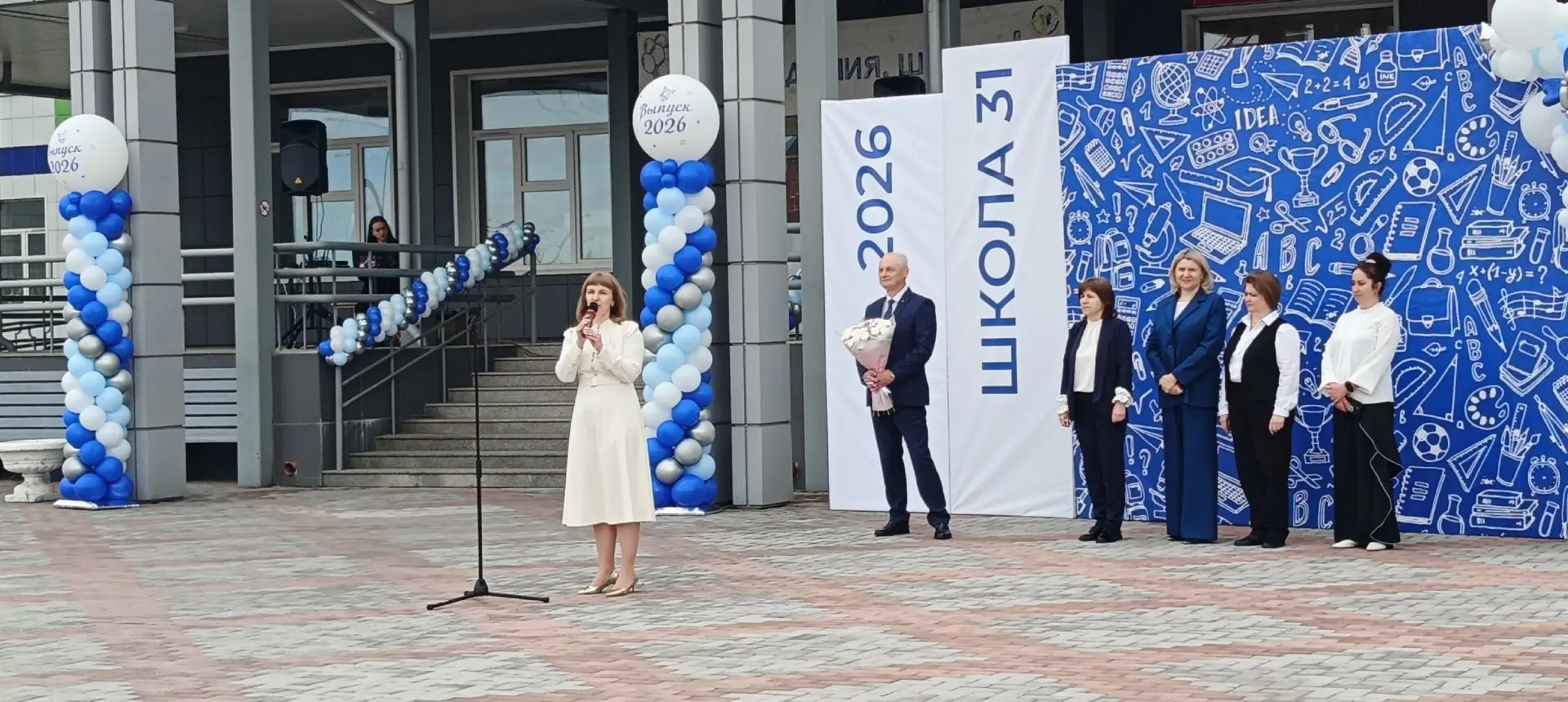 🔔Для наших выпускников 11 классов прозвенел  "Последний звонок" на последний урок. 
5 лет наши ребя