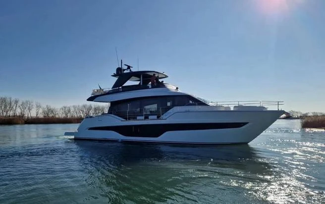 🛥️ В Казани продают яхту за 380 млн рублей — почти как квартира, только можно уплыть от коммуналки
