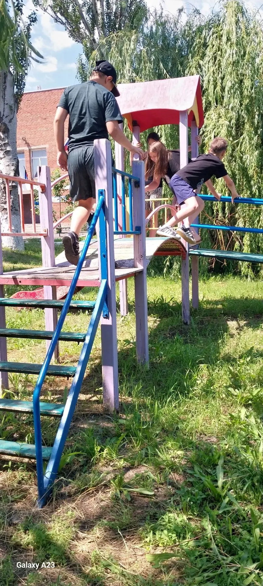 Сегодня в пришкольном лагере "Радуга" ,на базе ГБОУ "Многопольский УВК Амвросиевского м.о.", состоял