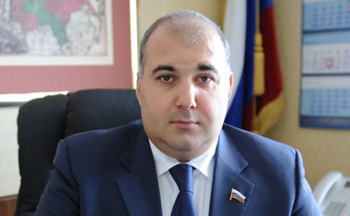 Экс-депутата Госдумы Напсо заочно арестовали по делу об изнасиловании помощницы

🔻Басманный суд Мос