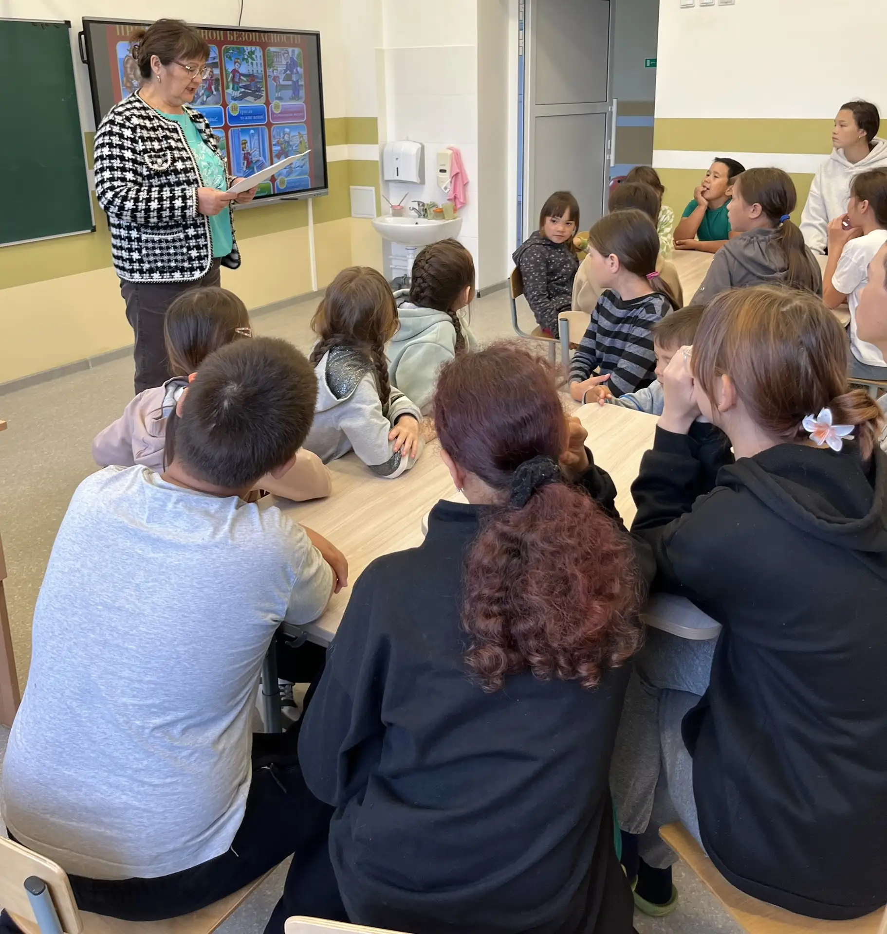Летний клуб в Канабековской школе наполнился азартом и пользой благодаря увлекательной квест-игре по