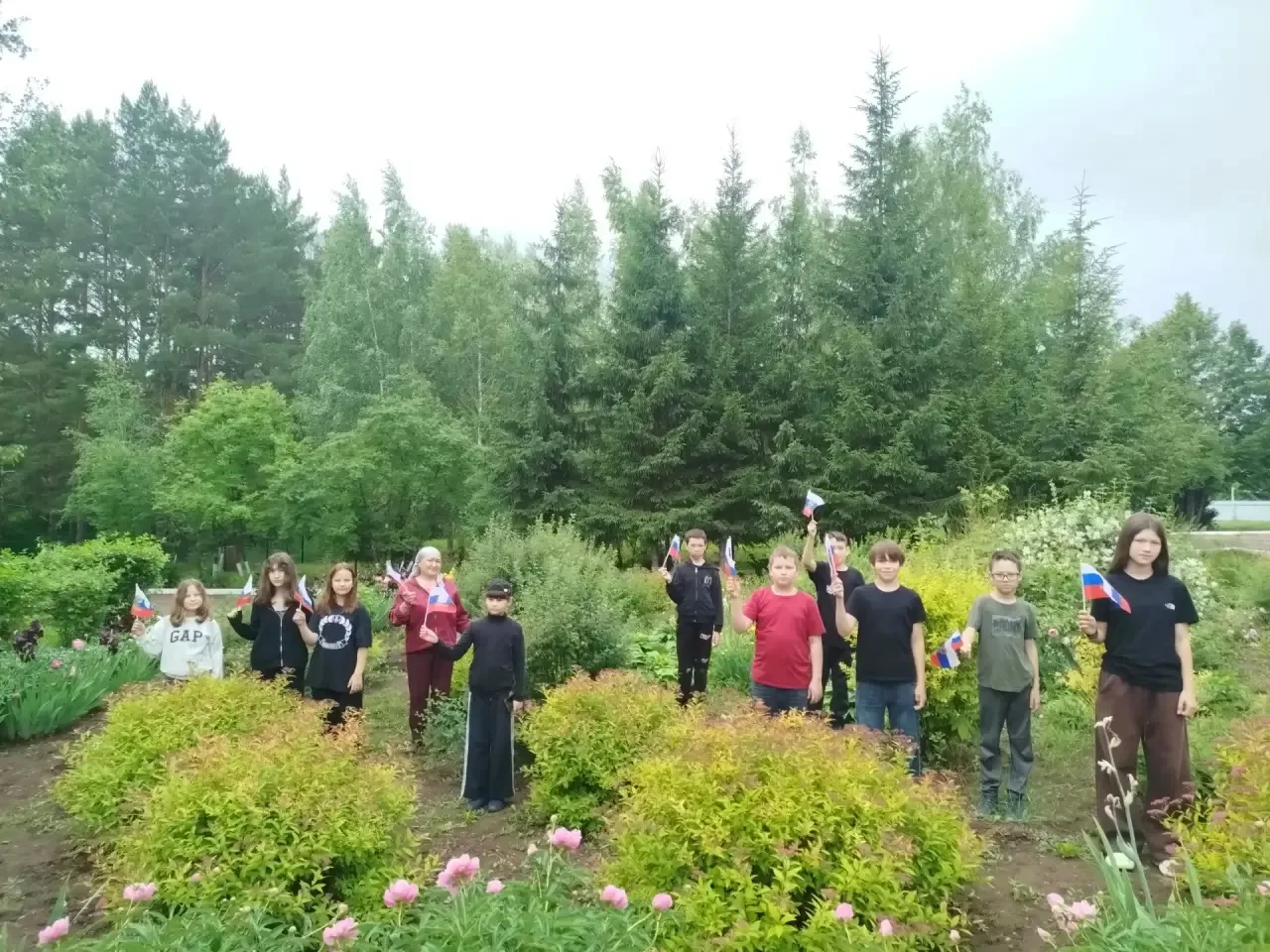 🌼🇷🇺 #АкцияЦветыРоссии

В нашем лагере прошла замечательная акция «Цветы России», в рамках которой