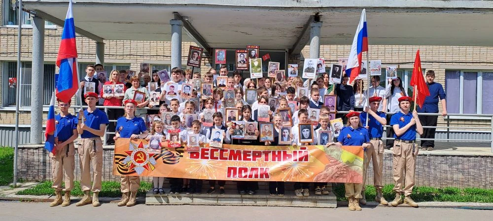 Бессмертный полк нашей школы: помним каждого

Сегодня наша школа стала частичкой «Бессмертного полка