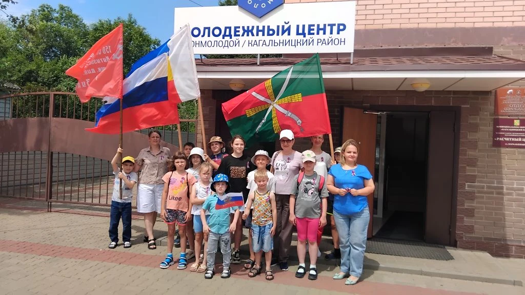 Поздравляем всех с днем нашей Родины — с Днем России! Желаем, чтобы наша страна крепла, процветала, 
