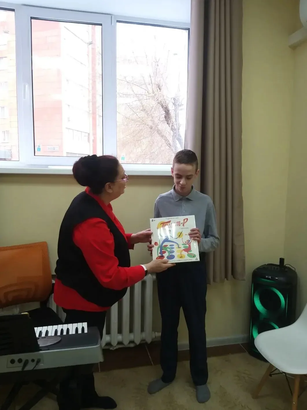 И небольшие презенты всем участникам конкурса от руководителей студии ☺️🧡