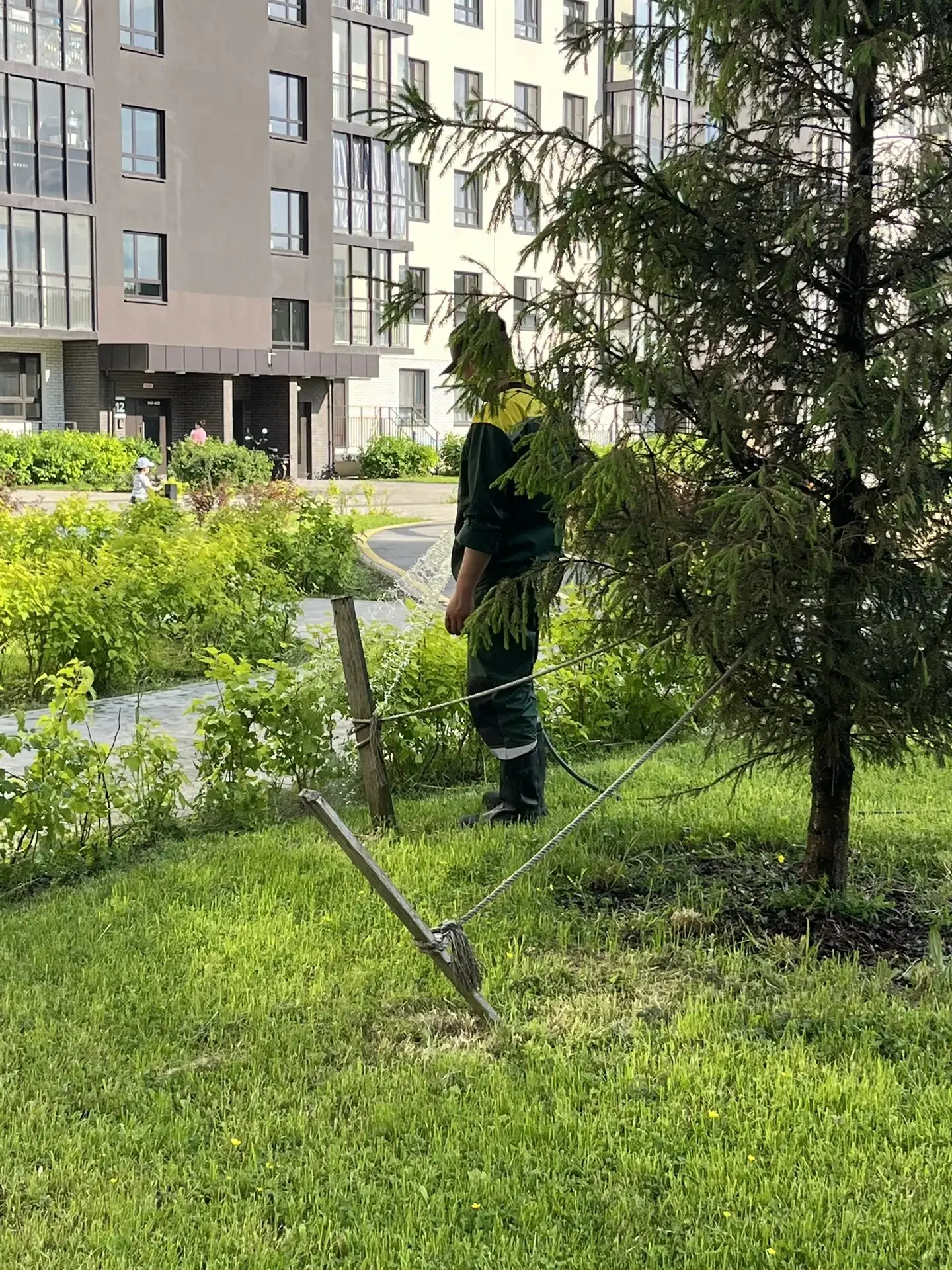 Уважаемые собственники!

Первые десять дней июня прошли под знаком заботы о чистоте, уюте и безопасн