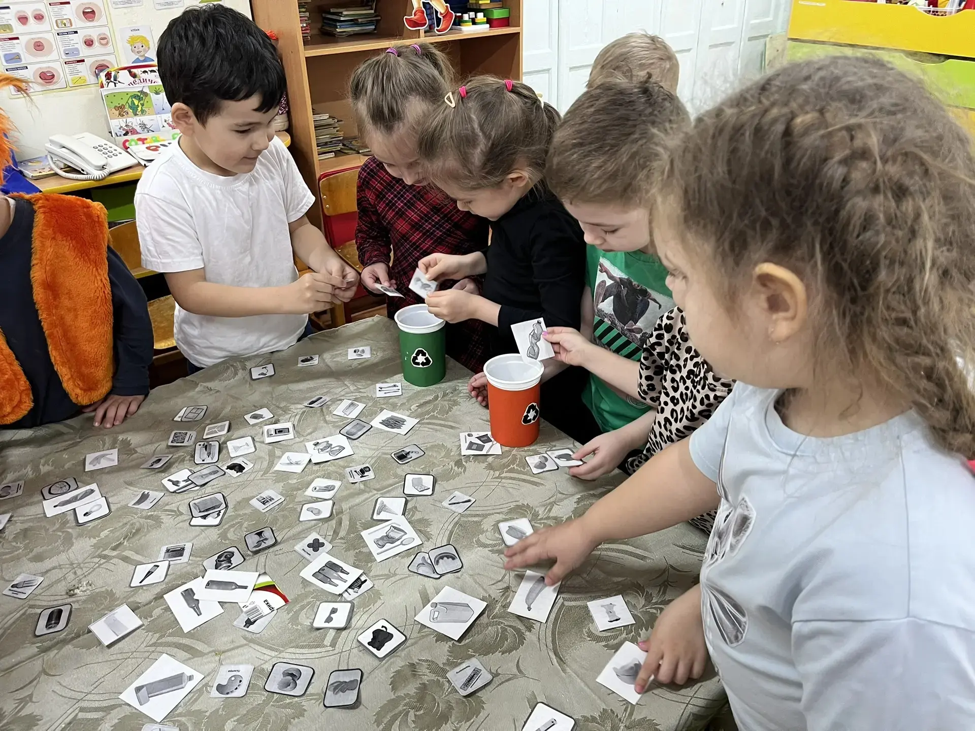 🌿 Самые юные экологи спешат на помощь!

В группе «Пчёлки» прошло удивительное мероприятие, посвящён