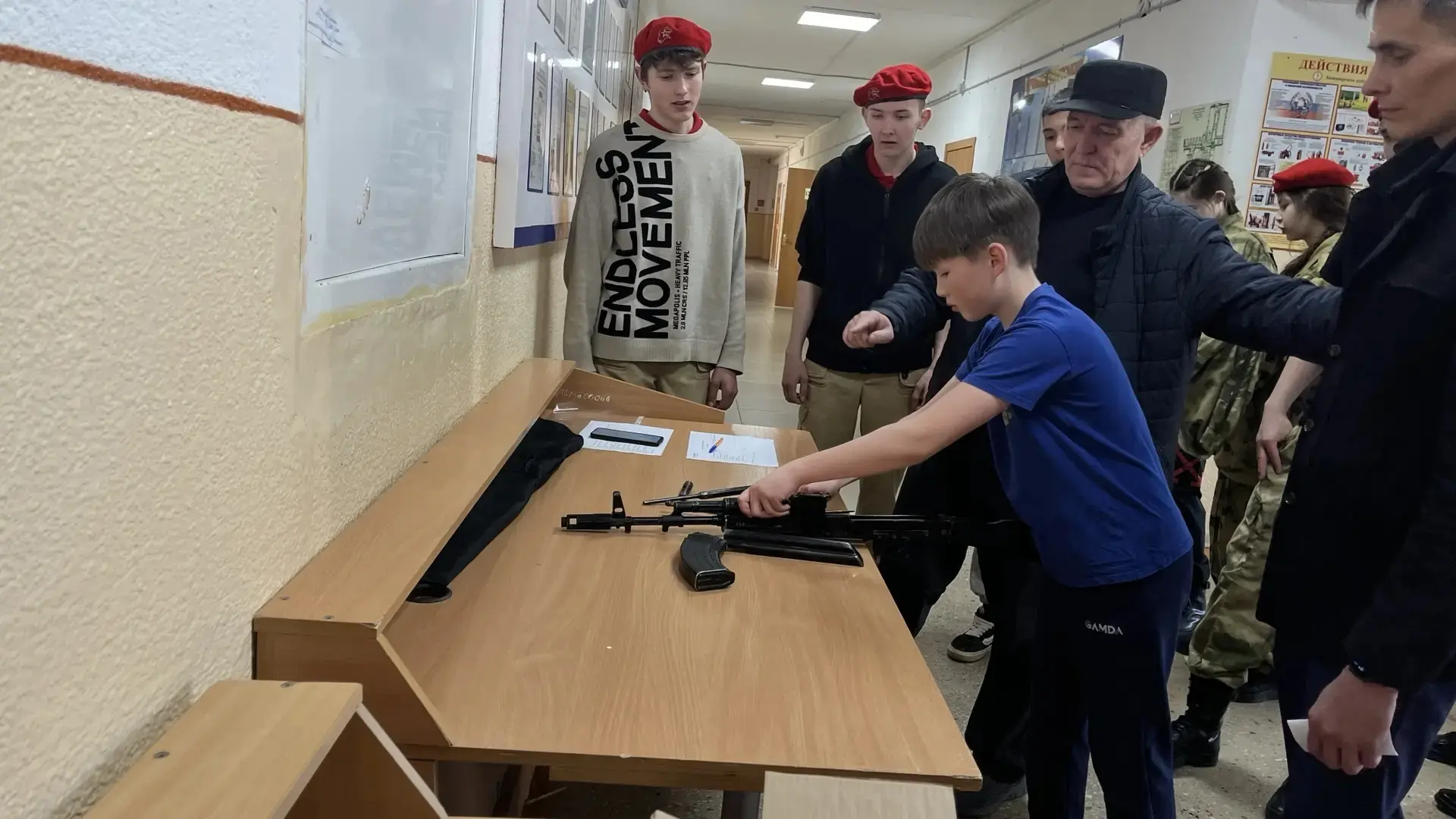 🔫 Огневая подготовка на Зарнице 2.0 сборка и разборка автомата

На «Зарнице 2.0» участники показали