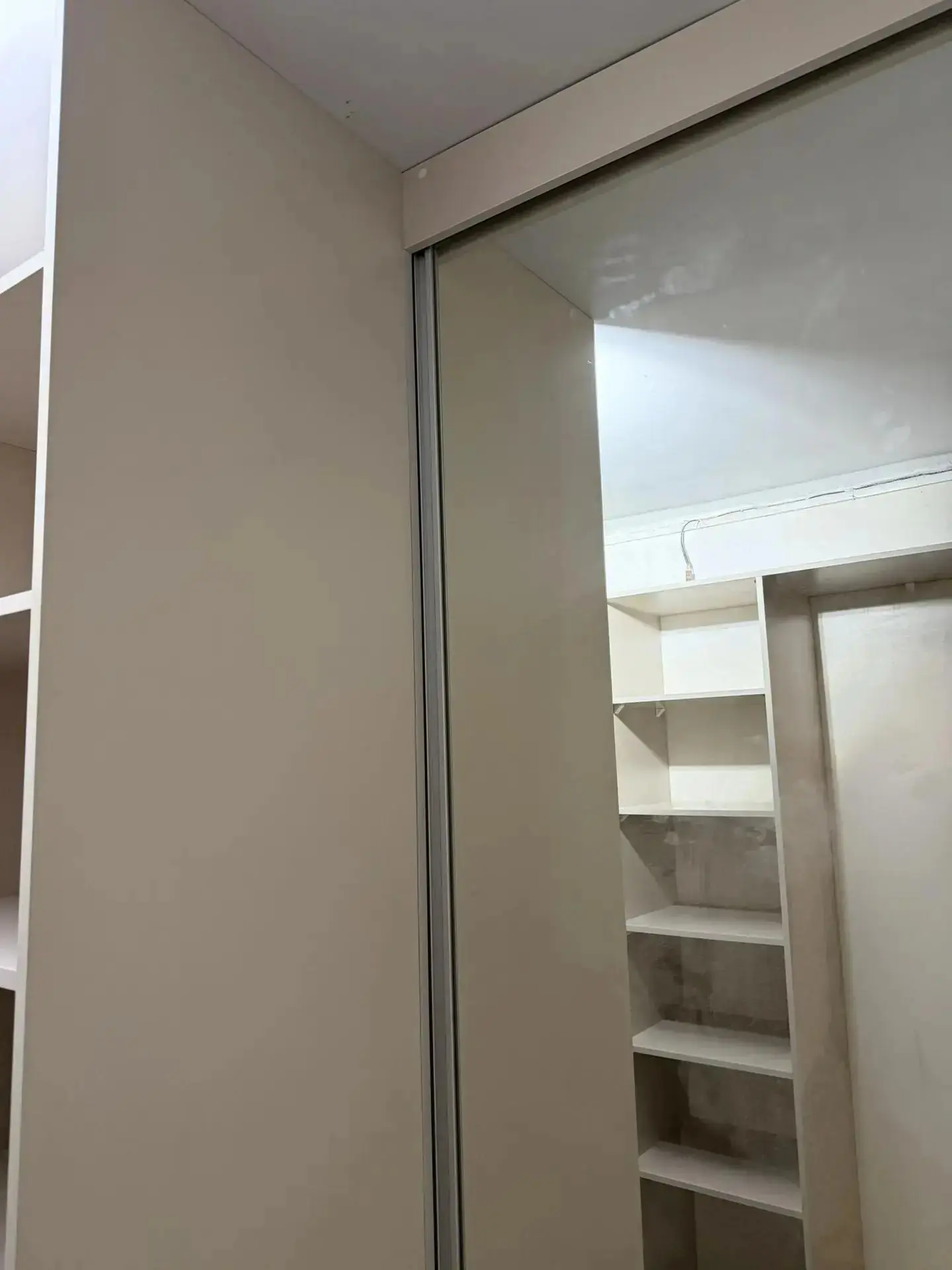 🚪 За обычной дверью может скрываться гораздо больше, чем кажется на первый взгляд.

В этом проекте 