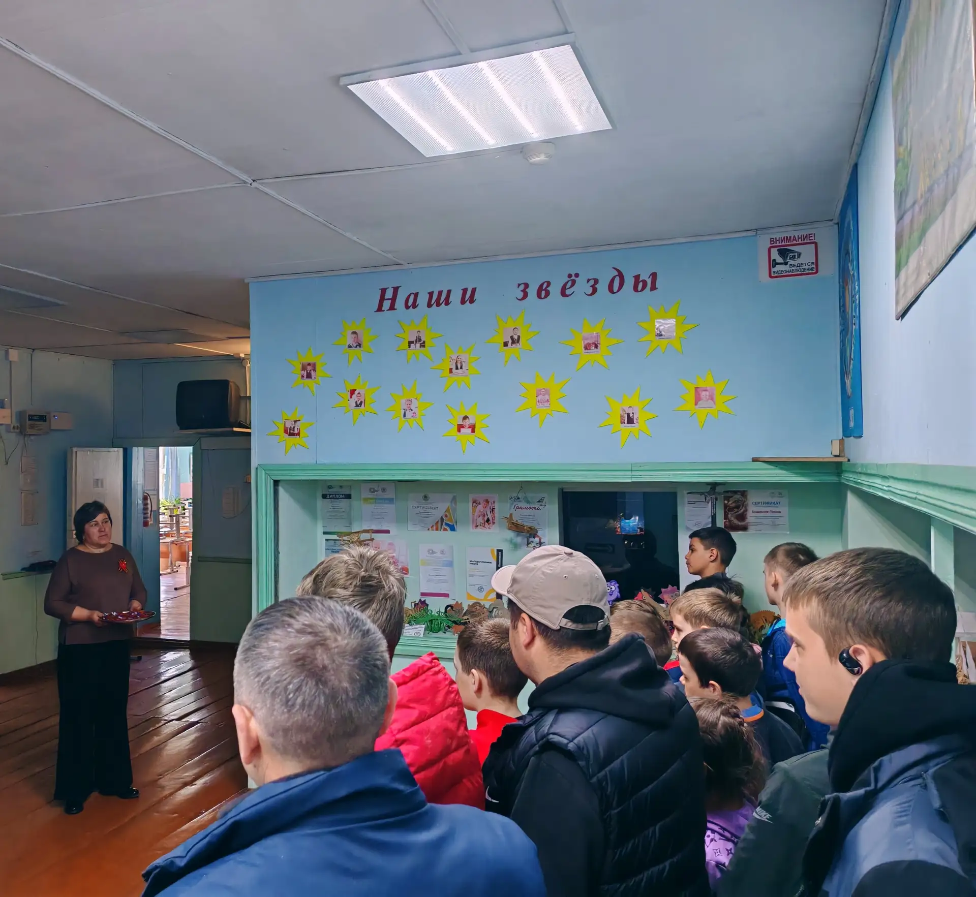 Георгиевская лента - и порох, и огонь,
И горечь слёз, и радость от победы.
Не просто гордый символ, 
