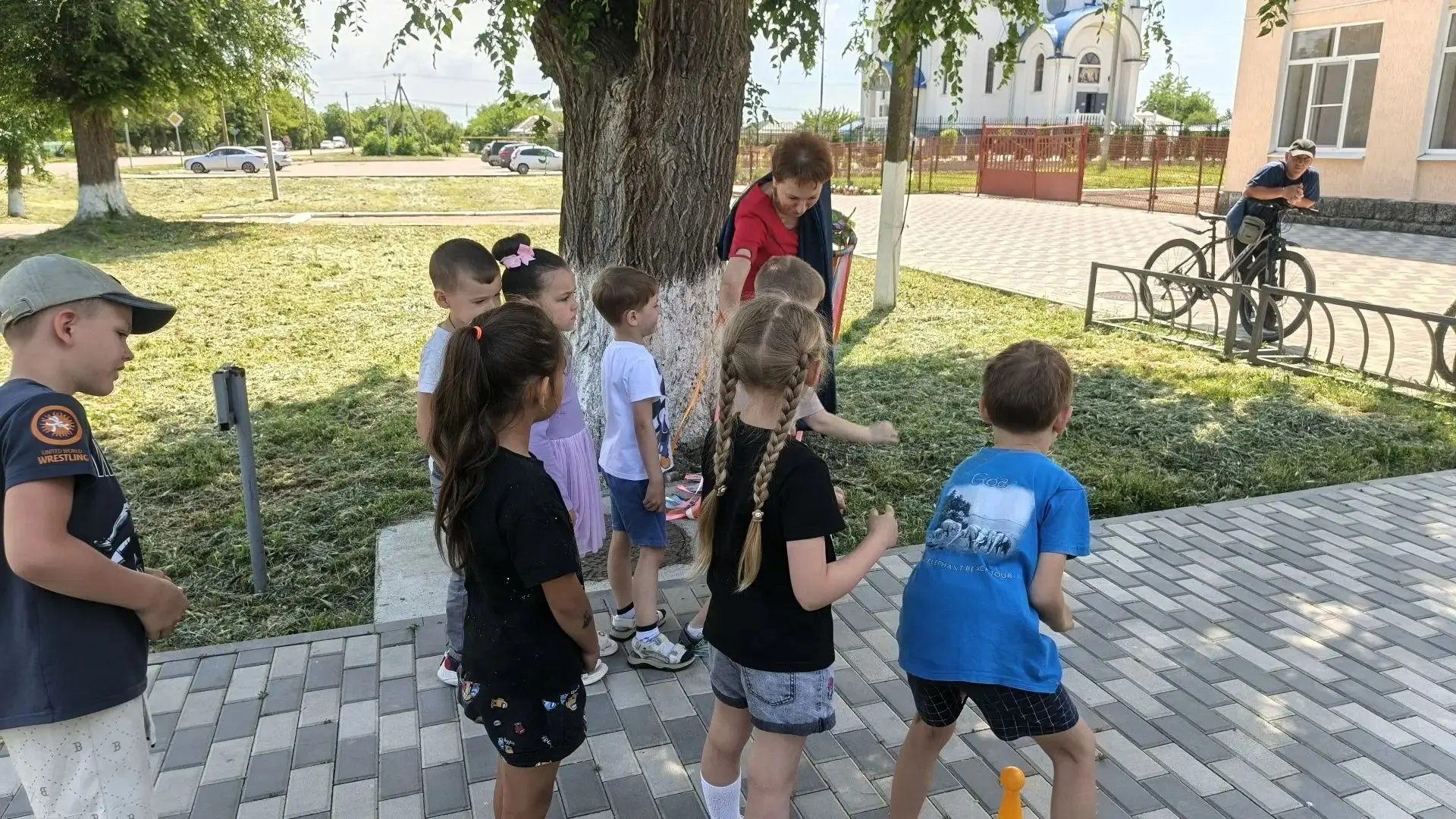 «В каждой капле — жизнь»: как наши дошколята воду беречь учились
Сегодня в Центре творчества прошло 